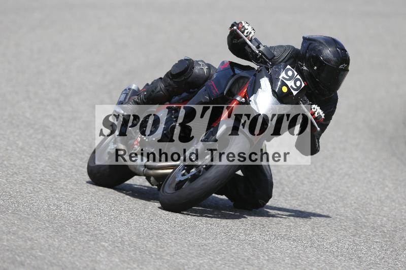 /Archiv-2025/09 22.04.2025 Cornu Master School ADR/rot-rouge/99